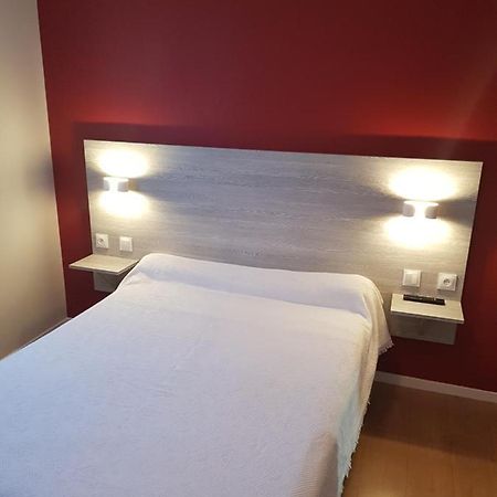 Hotel Restaurant Le Bourgneuf Morlaas Екстер'єр фото