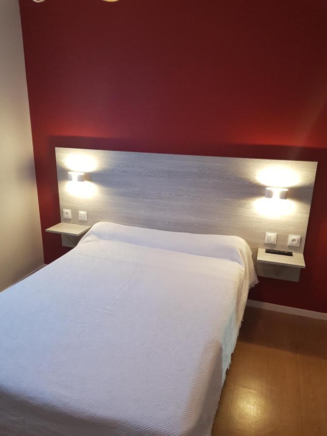 Hotel Restaurant Le Bourgneuf Morlaas Екстер'єр фото
