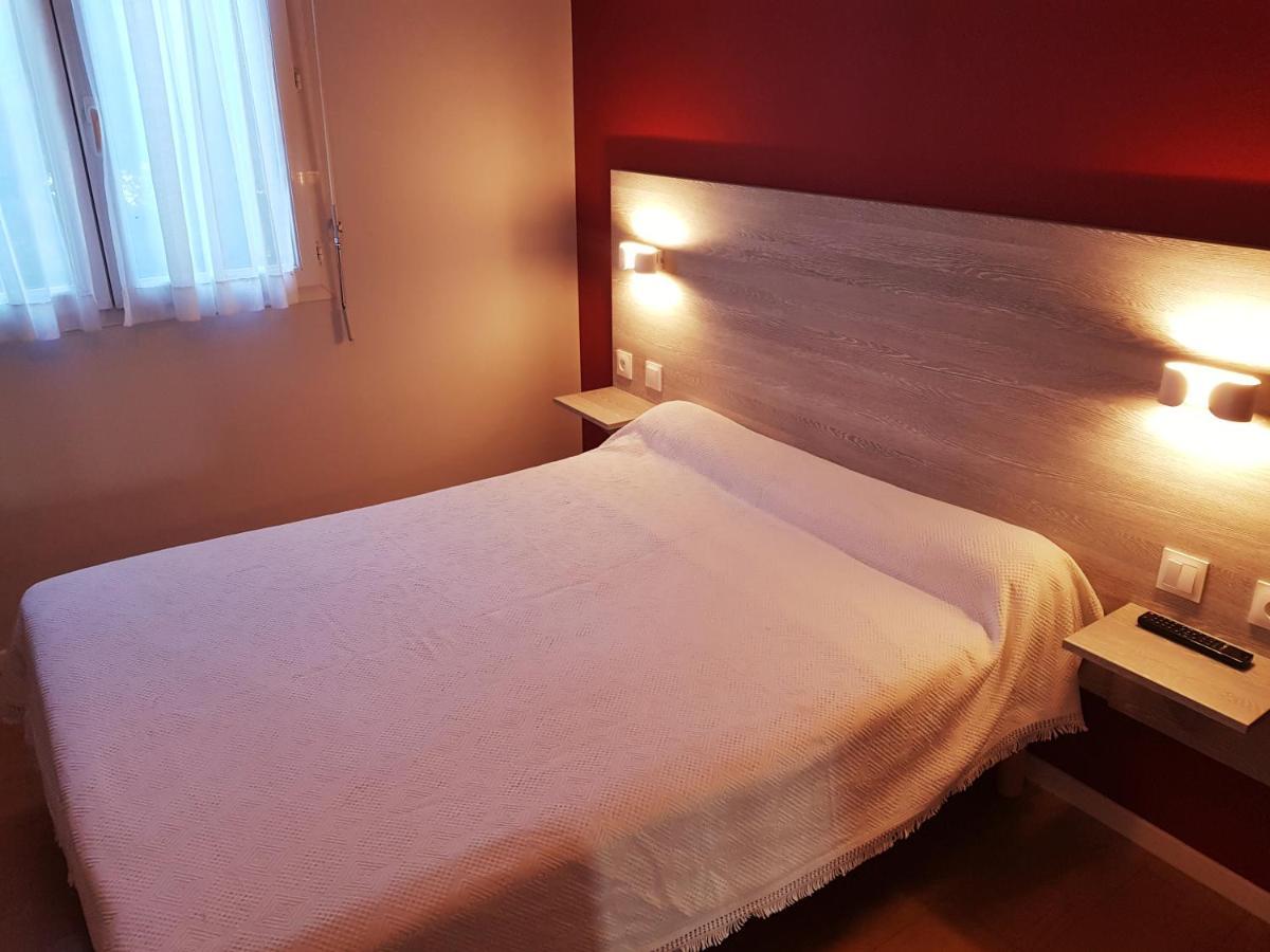 Hotel Restaurant Le Bourgneuf Morlaas Екстер'єр фото