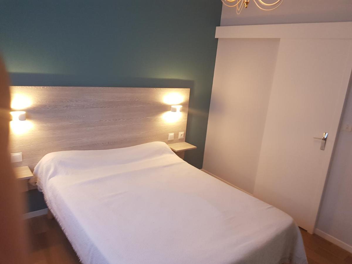 Hotel Restaurant Le Bourgneuf Morlaas Екстер'єр фото